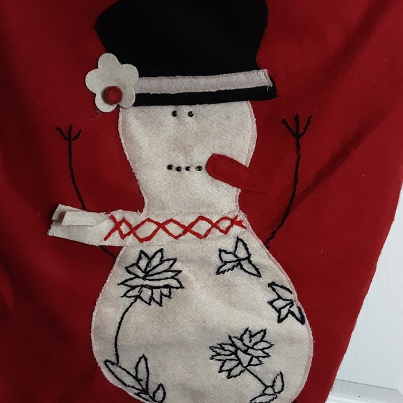 NWT Novelty 48" Christmas Tree Skirt & (2) Matching Stockings - red w/snowman - Picture 8 of 9